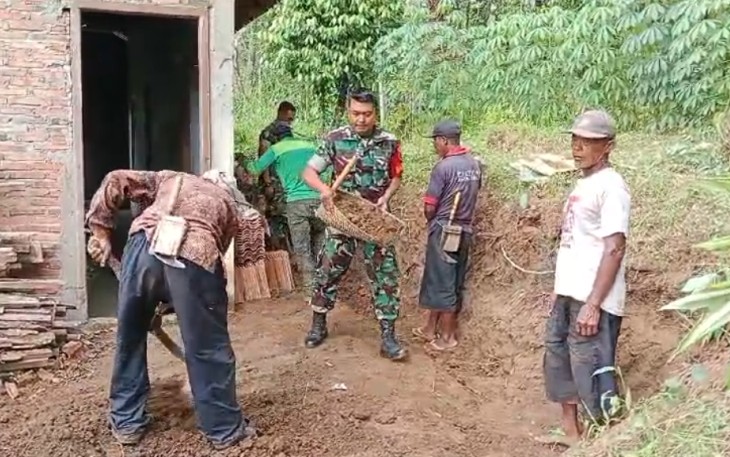 Gotong Royong Karya Bakti Pembersihan Lingkungan