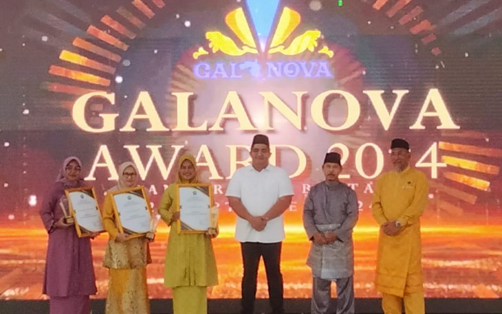 Pemerintah Kabupaten Bintan menyerahkan penghargaan kepada OPD terinovatif pada Galanova Award 2024, yang di laksanakan di aula kantor Bupati Bintan, Jumat (20/9/2024)