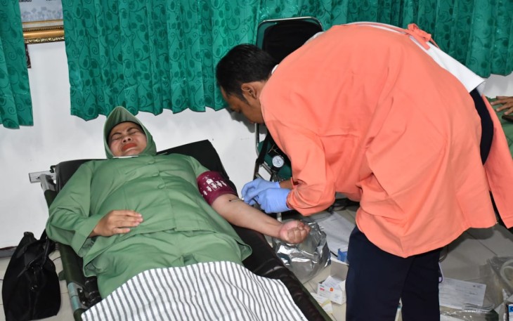 PMI Apresiasi Donor Darah HUT ke 79 TNI yang Digelar Kodim 0802/Ponorogo