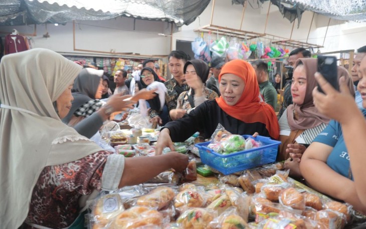 Hari keempat kampanye dimanfaatkan Calon Gubernur Jawa Timur No 2 Khofifah Indar Parawansa untuk blusukan menyapa masyarakat Tuban, Sabtu (28/9/2024)