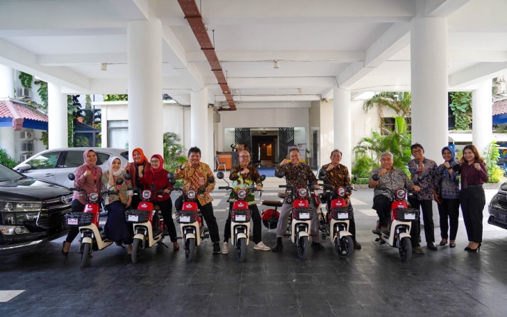 Bank Jatim Berikan 50 Unit Sepeda Listrik Ke Unair
