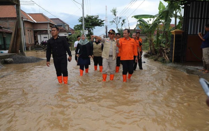 Kepala Badan Nasional Penanggulangan Bencana (BNPB) Letjen TNI Dr. Suharyanto, S.Sos., M.M Tinjau Lokasi Terdampak Banjir Ponorogo