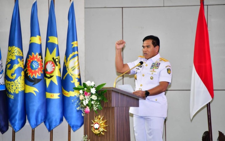 Kasal Laksamana TNI Dr. Muhammad Ali, saat memimpin Upacara Pembukaan Pendidikan Reguler (Dikreg) Sekolah Staf dan Komando TNI Angkatan Laut (Seskoal) Angkatan ke-62 tahun 2024 di Auditorium Yos Soedarso, Cipulir, Jakarta, Senin (05/02). 
