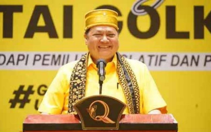 Ketua Umum Partai Golkar, Airlangga Hartarto saat memimpin acara konsolidasi pemenangan di Balai Sudirman, Bandung, Jumat (19/1/2024).