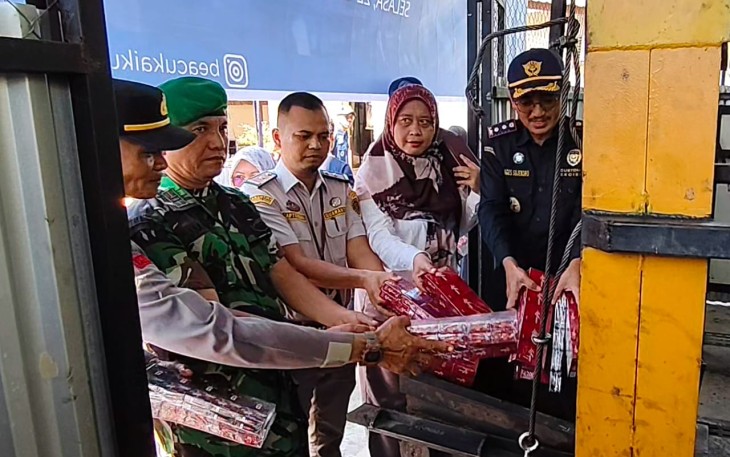 Ratusan Ribu Batang Rokok Ilegal di Musnahkan Bea Cukai Kuala Tanjung