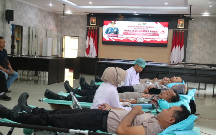 Acara donor darah dalam rangka memperingati HUT Humas Polri ke-73, di Aula Wira Prata 1 Mapolres Karanganyar, Selasa (29/10/2024) pagi.