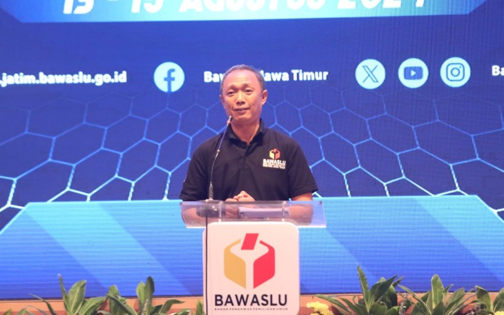 Ketua Bawaslu Jatim, A. Warits, saat meluncurkan, Rumah Data, di Surabaya, Rabu (14/8/2024)