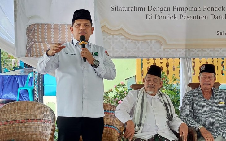 H Ikhwan SH MH meresmikan serta peletakan batu pertama pembangunan Masjid Nurul Qhodijah di Pondok Pesantren (Ponpes) Darul Hikmah, di Kabupaten Asahan.