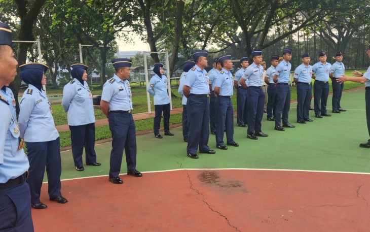 Apel Satuan Kerja (Satker) bagi prajurit Koharmatau tidak hanya sebagai kewajiban bagi prajurit dan PNS, namun juga sebagai momen untuk memperkuat silaturahmi antar prajurit guna bertukar informasi yang relevan dan bermanfaat dalam mendukung tugas. Koharmatau, Bandung, Kamis (4/1/2024)