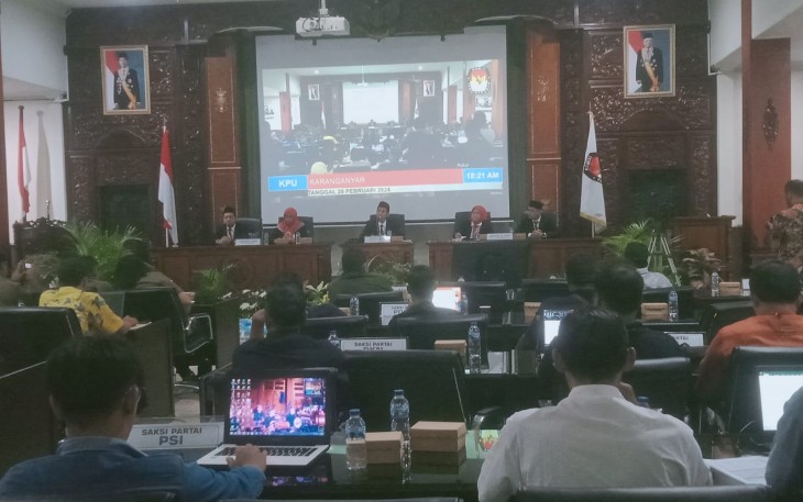 Rapat pleno KPU Karanganyar tahapan rekapitulasi suara tingkat kabupaten, di Gedung Paripurna DPRD Karanganyar, Rabu (28/2/2024).