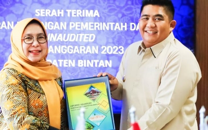 Bupati Bintan Roby Kurniawan Serahkan LKPD Unaudited pTA 2023 ke BPK Perwakilan Kepri