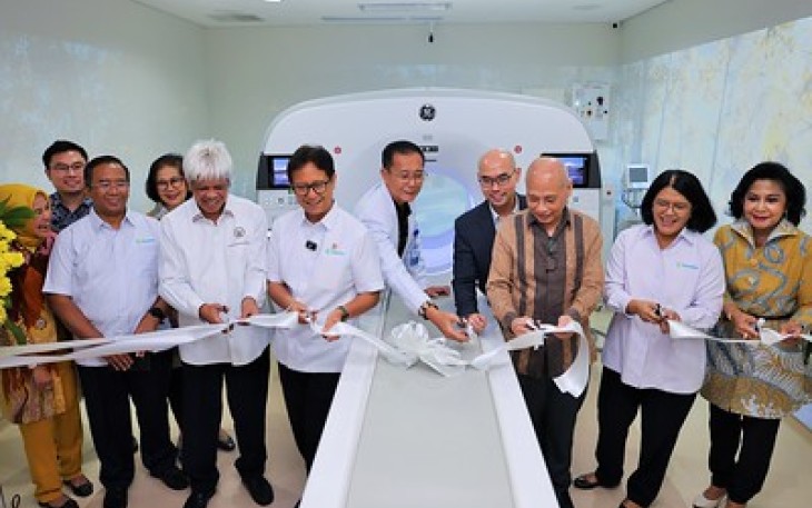 Menkes Budi Gunadi Sadikin meresmikan fasilitas Cyclotron dan Digital PET/CT scan Omni Legend di RS Mandaya Royal Puri, Tangerang 
