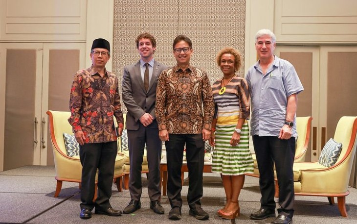 Menkes Budi Gunadi Sadikin foto bersama dalam sesi diskusi pada GAVI Board Meeting di Hotel Hilton, Nusa Dua, Bali, Selasa (3/12)
