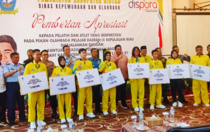 Bupati Bintan Roby Kurniawan Berikan Bonus Bagi Atlet Terbaik