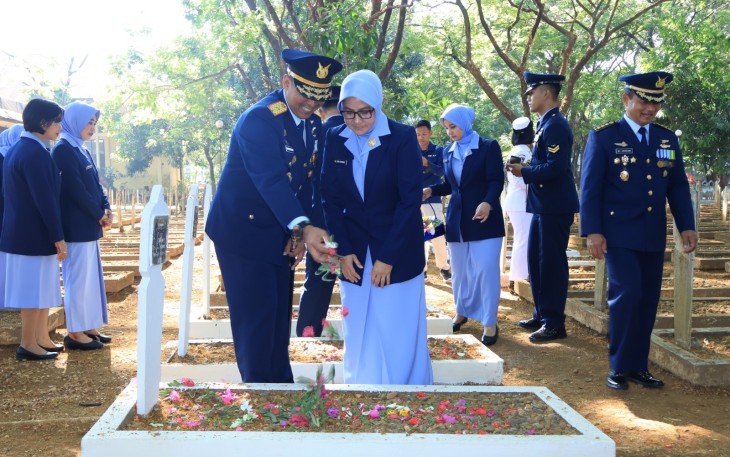 Danlanud Sultan Hasanuddin Melaksanakan Ziarah Nasional Peringatan HUT TNI Ke-79