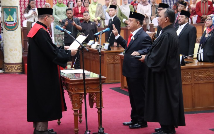 Budi Mardiyanto Resmi Sebagai Wakil Ketua II  DPRD Batam Setelah Dilantik Ketua Pengadilan Negeri Batam 