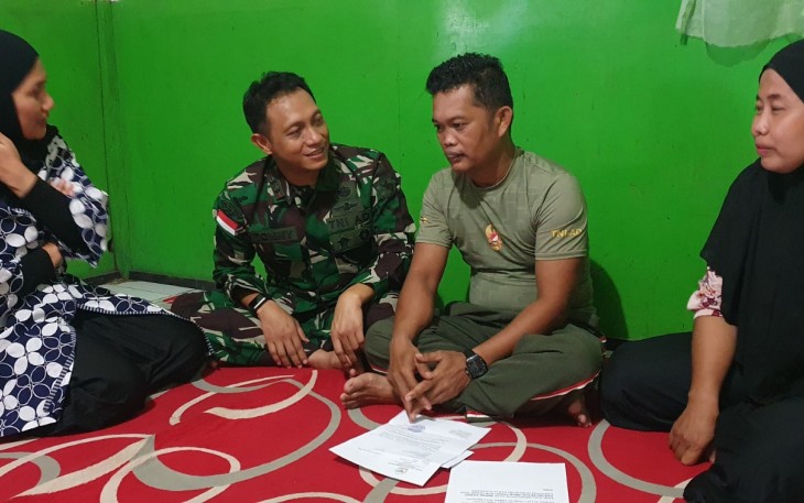 Babinsa Koramil 1715-06/Dekai Serda Rusli dan Istri Terima Penghargaan dari Kasad dan Ibu Ketua Umum Persit KCK