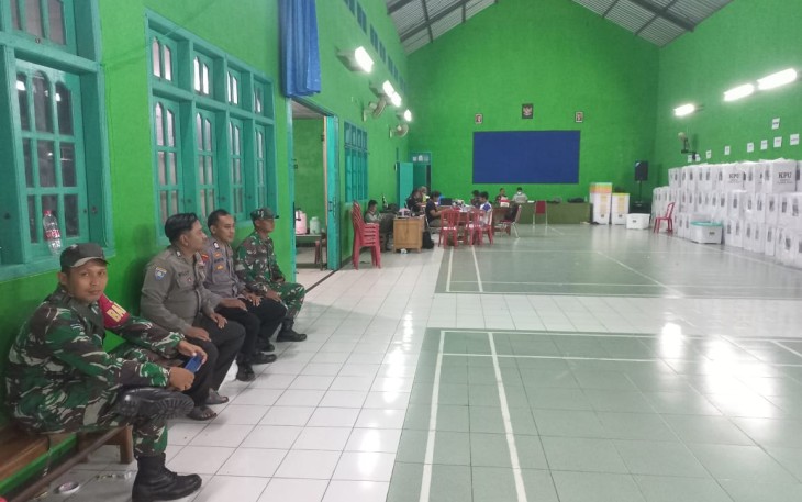 Kodim Pacitan Bersinergi dengan Polres saat Amankan Kotak Suara di Gudang Penyimpanan PPK