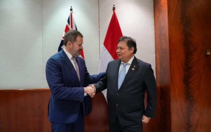 Menteri Koordinator Bidang Perekonomian Airlangga Hartarto saat bertemu dengan Menteri Industri dan Ilmu Pengetahuan Australia Hon. Ed Husic, pada Senin sore (4/3).
