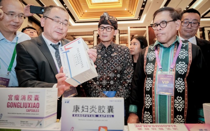 Menparekraf Sandiaga Salahuddin Uno saat hadir di acara "2024 First China-ASEAN International Forum on Traditional Medicine" yang berlangsung di Intercontinental Bali Resort, Jimbaran, Badung, Sabtu (18/5/2024).