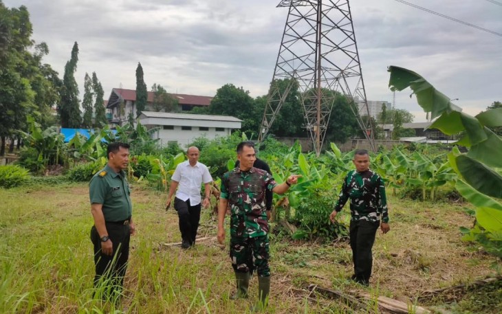 Korem 051/Wijayakarta bersama PT. Jababeka dan Pemerintah Kabupaten Bekasi mengelola lahan kosong milik PT. Jababeka, Tbk seluas 2,5 Ha sebagai  Pertanian di Perkotaan (Urban farming) guna mendukung ketahanan pangan Nasional, Selasa (23/1/2024)