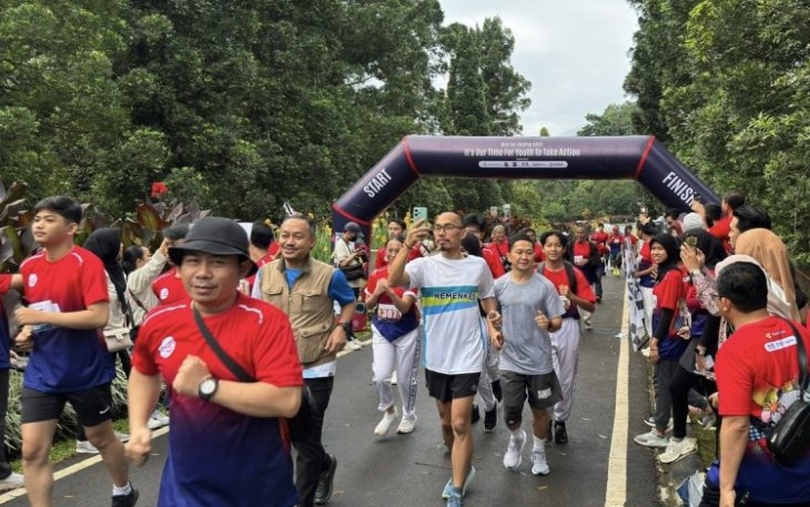 Peserta fun run peringati hari Aids sedunia di Kota Bogor, Minggu (15/12)