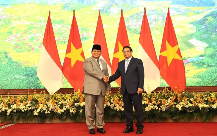 Menhan Prabowo Bertemu PM Vietnam
