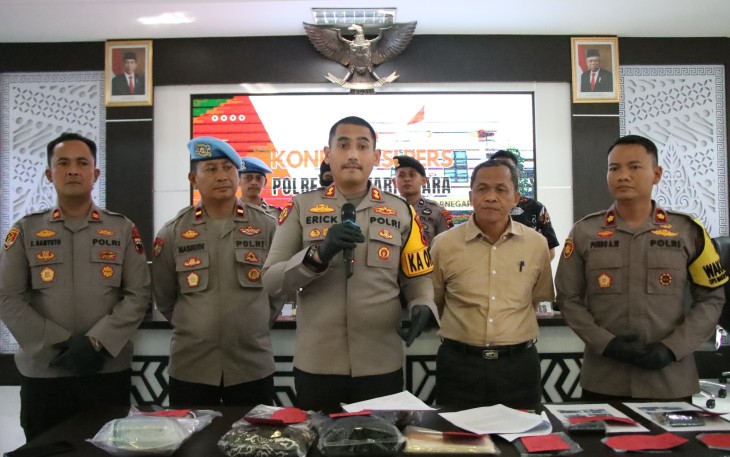 Kapolres Banjarnegara AKBP Erick Budi Santoso, SH, SIK, MH saat konferensi pers di Aula Samgraga Marga Rupa Mapolres Banjarnegara, Selasa (17/9/2024)