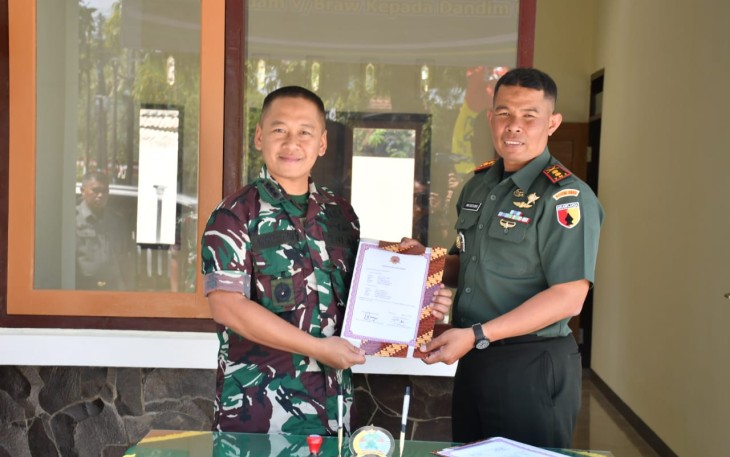Dandim 0802/Ponorogo Terima Penyerahan Kunci Rumah Dinas dari Kazidam V/Brawijaya