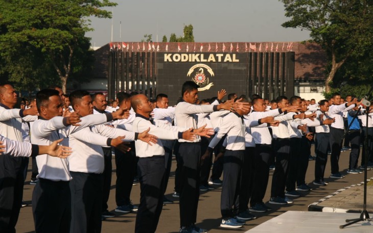 Dankodiklatal Olah Raga Rutin Bersama Personel