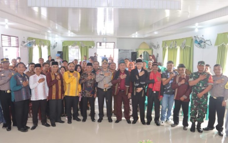 Kapolres Tapsel, AKBP Yasir Ahmadi, memberi arahan saat silaturahmi dan tatap muka dengan segenap Forkopimcam Sipirok