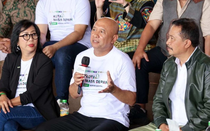 MenkopUKM Teten Masduki usai acara Kampanye Kota Masa Depan: Berani Digital yang diselenggarakan Grab Indonesia di kawasan Situ Bagendit, Kabupaten Garut, Jawa Barat, Sabtu (17/2).