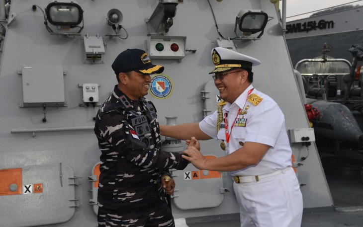 Kedatangan KRI SIM-367 disambut hangat oleh Atase Pertahanan Republik Indonesia (Athan RI) untuk India, Laksamana Pertama TNI Didik Kurniawan, S.T., M.Si.