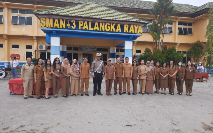 Ditlantas Polda Kalteng sosialisasikan larangan penggunaan knalpot brong kepada siswa SMA dan SMK di Kota Palangka Raya, Senin (15/1/2024)