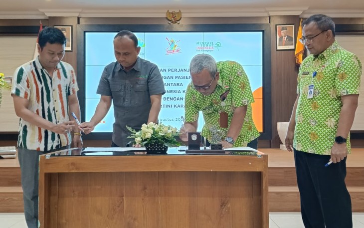  Penandatanganan perjanjian kerjasama pendampingan pasien TBC RO antara RSUD Kartini Karanganyar dengan Mentari Sehat Indonesia, Selasa (6/8/2024), di Ruang Edelweiss Lantai 2 RSUD Kartini Karanganyar.
