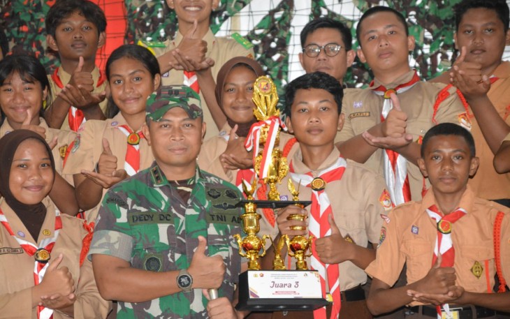 Kodim 1710/Mimika Terima Piala Lomba Saka Bhayangkara 3 Yang Diraih Pramuka Saka Wira Kartika