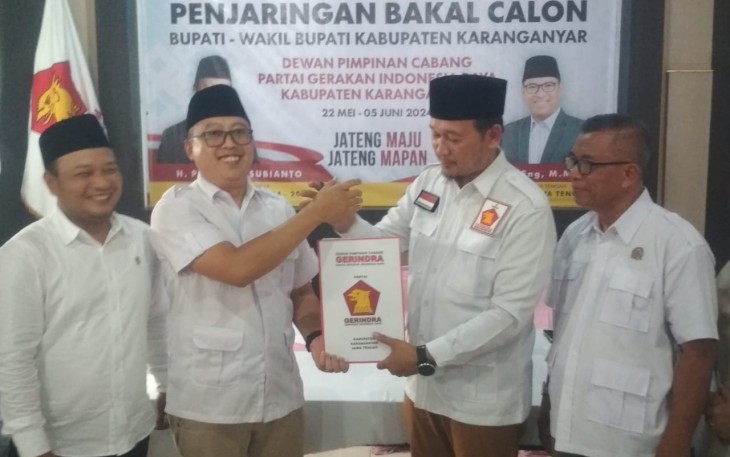 Adhe Eliana (dua dari kiri) Bacabup Karanganyar dari internal Partai Gerindra.