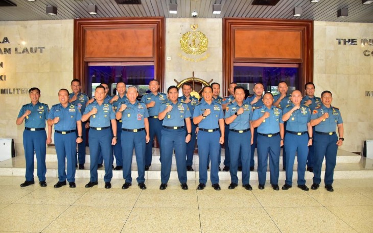 Sebanyak 17 Perwira TNI Angkatan Laut (TNI AL) yang merupakan calon peserta Program Pendidikan Reguler Angkatan (PPRA) Lemhannas RI LXVI TA 2024 melaksanakan kunjungan kepada  Kepala Staf Angkatan Laut (Kasal) Laksamana TNI Dr. Muhammad Ali di Gedung Utama Mabesal, Cilangkap, Jakarta Timur, Kamis (25/01)