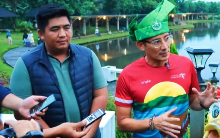 Bupati Roby saat Dampingi Sandiaga Uno Kunjungi Wisata Alam Poyotomo