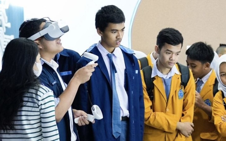 Gen-Z saat Ikut Belajar Usaha di Stan Pemeran Virtual Bisnis Pesantren