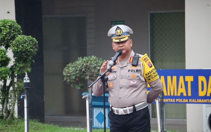 Dirlantas Polda Kalteng Kombes Pol R.S. Handoyo, S.I.K., M.Si., saat memimpin langsung pelaksanaan apel pagi yang diikuti oleh seluruh personel Ditlantas, Senin (5/2/2024) pagi.