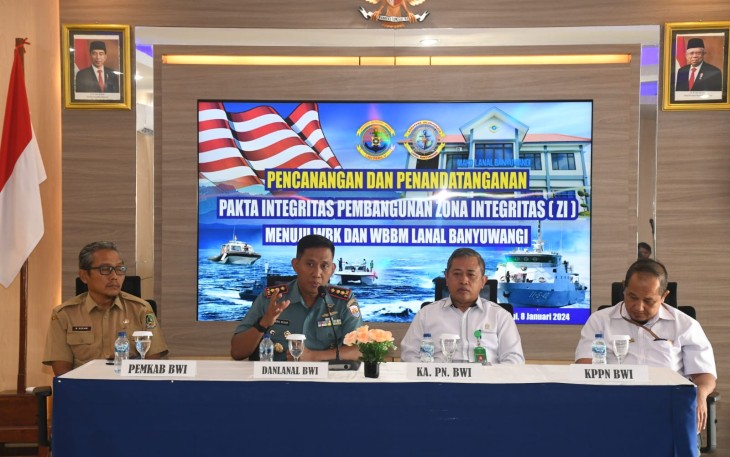 Mewujudkan Pangkalan TNI AL (Lanal) Banyuwangi sebagai Wilayah Bebas dari Korupsi, Danlanal Banyuwangi Letkol Laut (P) Indra Nusha R, melaksanakan Pencanangan Pembangunan Zona Integritas (ZI) dan Reformasi Birokrasi (RB), yang dilaksanakan di Aula Wisma Bahari Mako Lanal Banyuwangi Jl. Raya Situbondo No. 54 Ketapang Banyuwangi. Senin (08/01/2024)