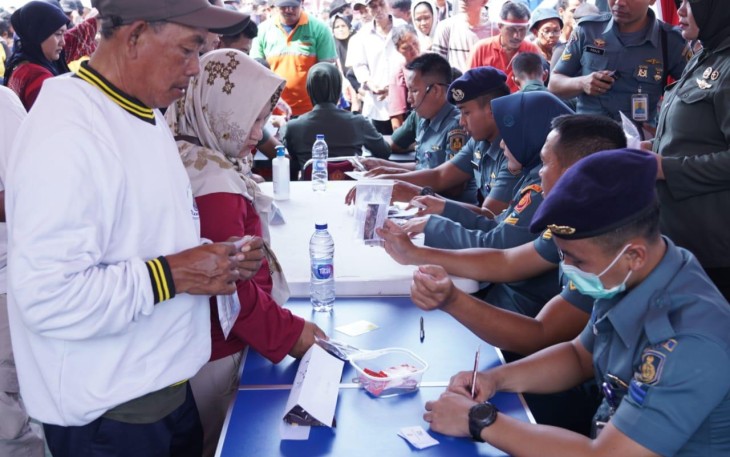 Antusias Masyarakat Ikuti Donor Darah dan Layanan Kesehatan Gratis di Monas