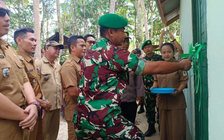 Dansatgas Yonzipur 5/ABW Resmikan Program RTLH di Daerah Perbatasan