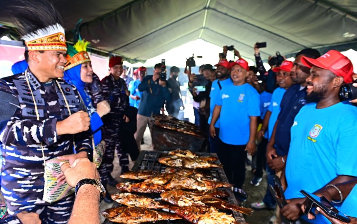 TNI AL Gelar Bakti Sosial dan Kesehatan di Papua 