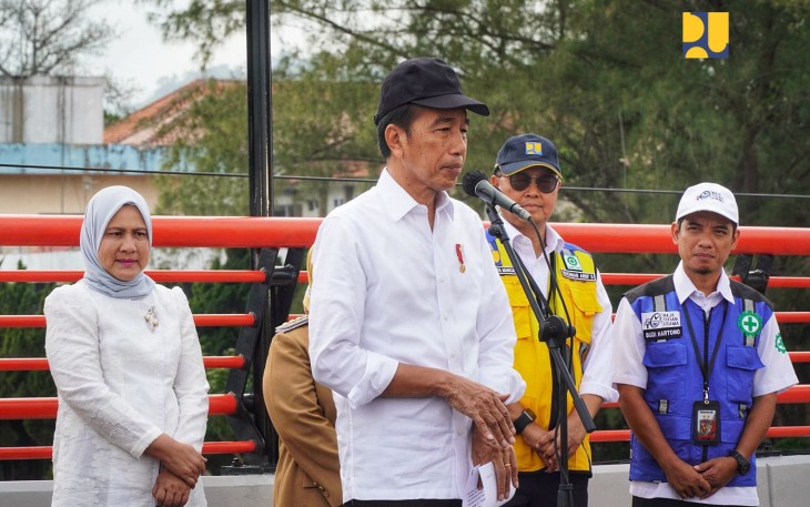  Presiden Jokowi Resmikan Jalan Daerah dan Jembatan Callender Hamilton di Banjar