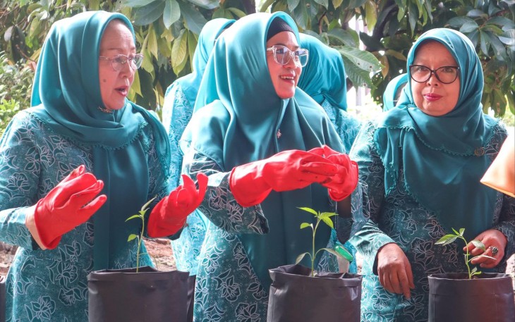 im Penggerak Pemberdayaan dan Kesejahteraan Keluarga (TP PKK) Provinsi Bengkulu dukung Gerakan Tanam Cabai Serentak se-Indonesia, Senin (4/2)