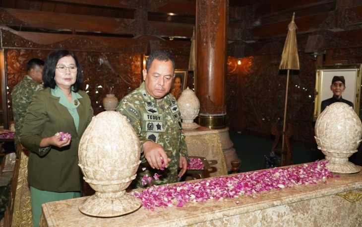 Irdivif 2 Kostrad Turut Hadir dalam Ziarah Rombongan Kaskostrad di Astana Giri Bangun
