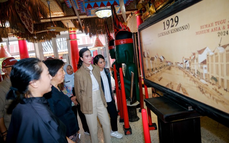 Menpar Widiyanti Putri Wardhana saat melakukan kunjungan ke kawasan Kota Tua. 