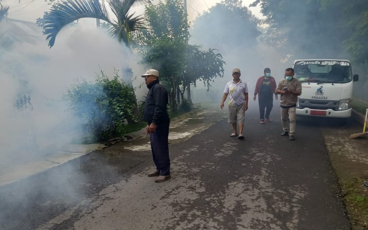 Bekerja sama dengan Dinas Kesehatan Kota Madiun, Kodim 0803/Madiun lakukan fogging di lingkungan Komplek Asrama Prajurit Jl.Setia Budi, Kelurahan Mojorejo, Kecamatan Taman, Kota Madiun. Kegiatan tersebut dilakukan untuk memberantas penyebaran demam berdarah dengue (DBD)